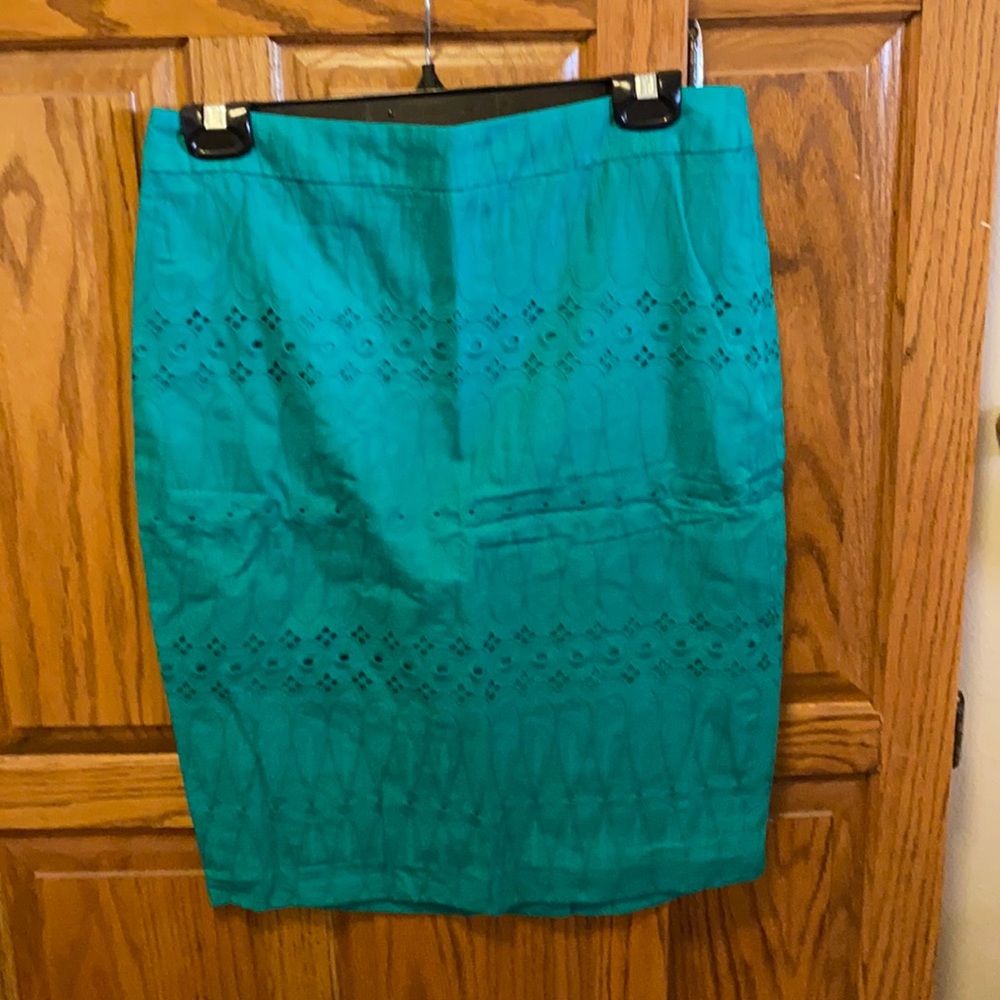 LOFT Skirt, Size 8, very pretty green.